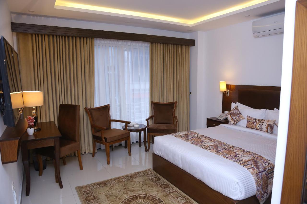 Grand Mongolia Hotel Равалпинди Экстерьер фото
