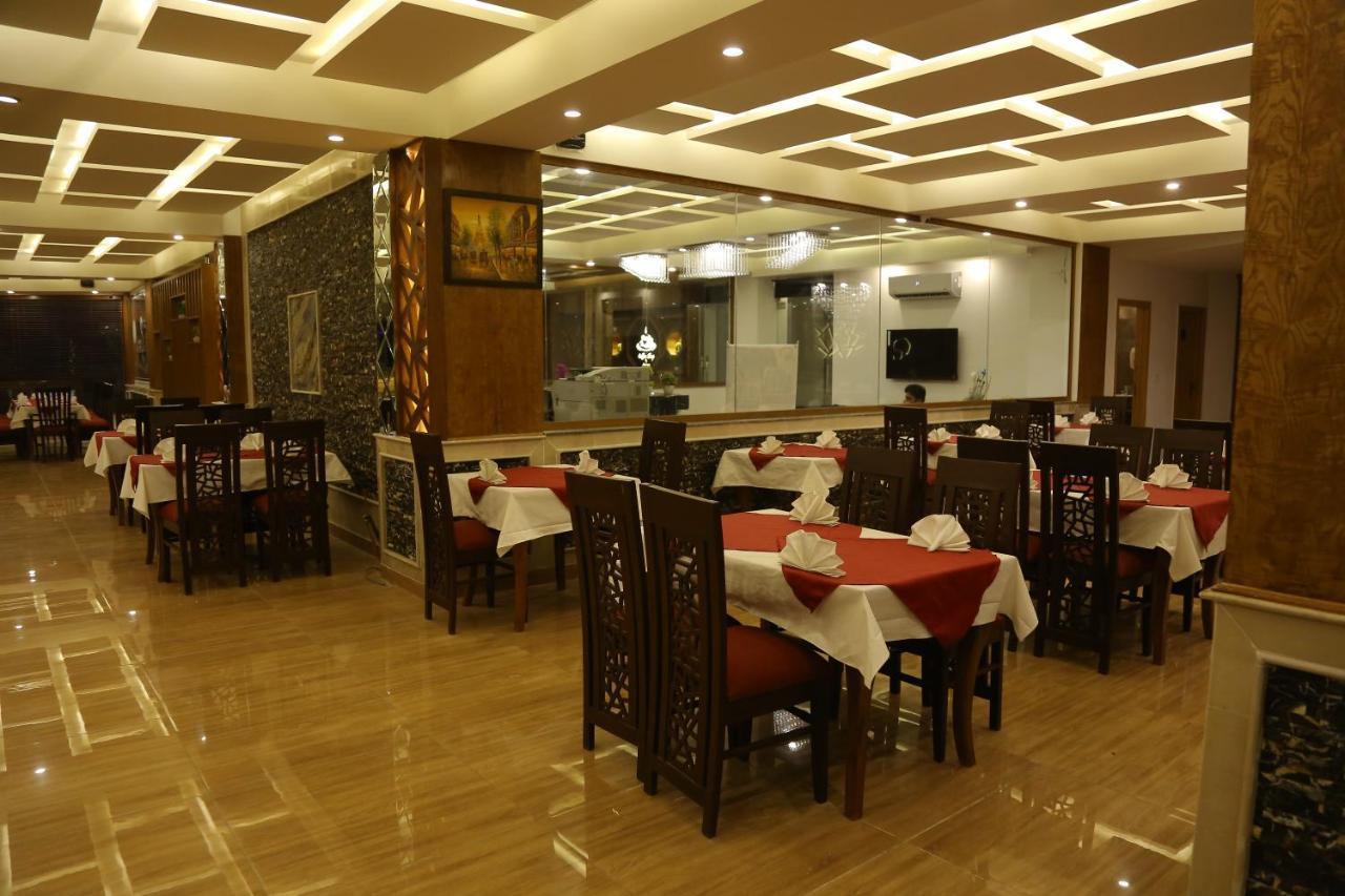 Grand Mongolia Hotel Равалпинди Экстерьер фото