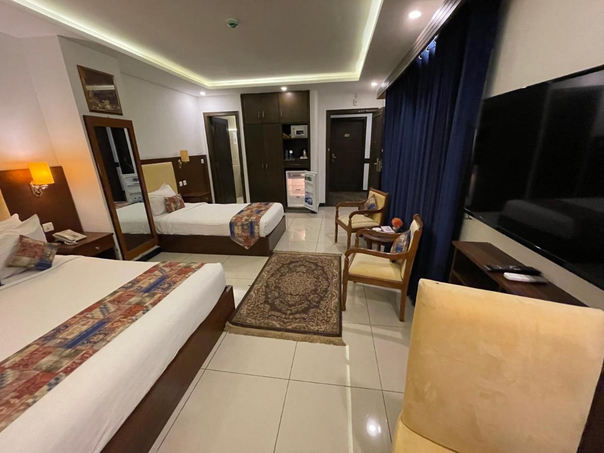 Grand Mongolia Hotel Равалпинди Экстерьер фото