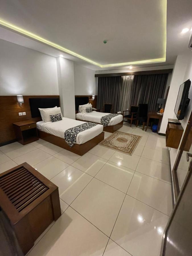Grand Mongolia Hotel Равалпинди Экстерьер фото